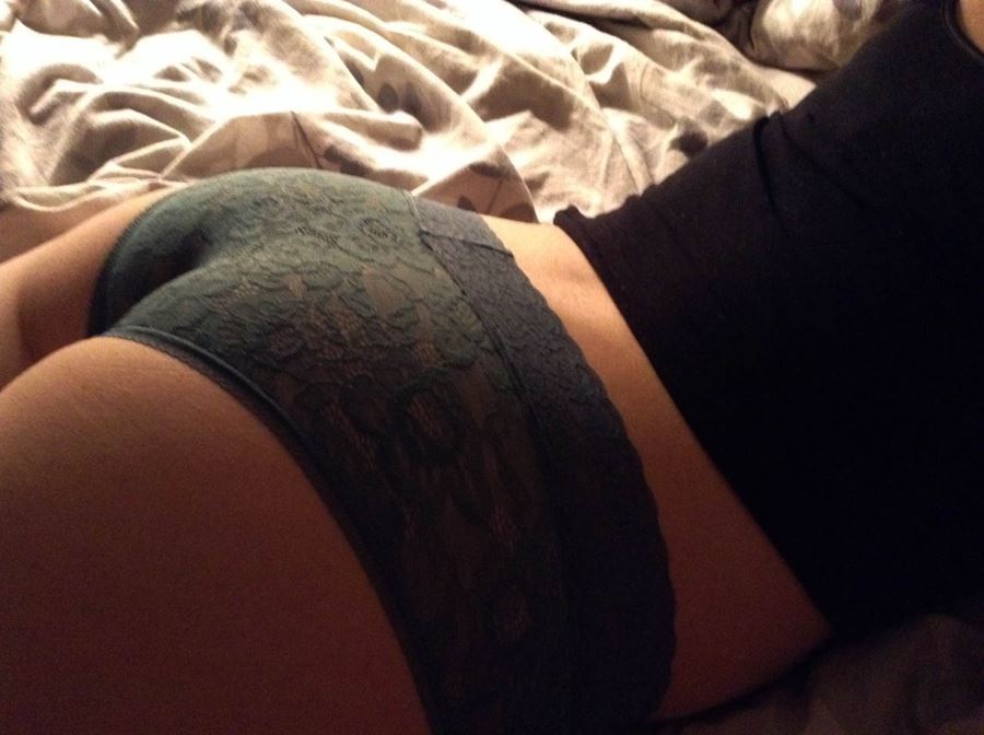 En vacker, välformad, mogen kvinna med stor, härlig, välformad rumpa